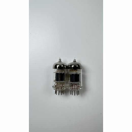 Подобранная пара Electro-Harmonix 12AX7EH, ракурс 3